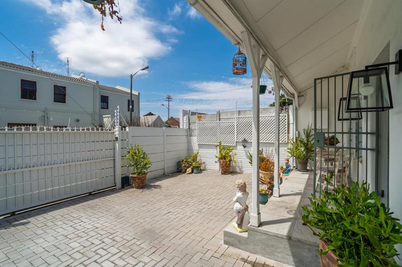 2 Bedroom Property for Sale in Harfield Village Western Cape